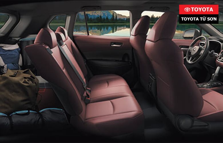 Khoang hành khách xe Toyota Cross 1.8V
