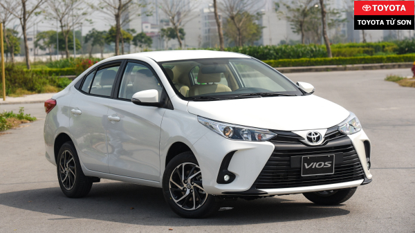 Toyota Vios phiên bản 1.5E MT màu trắng ngọc trai 