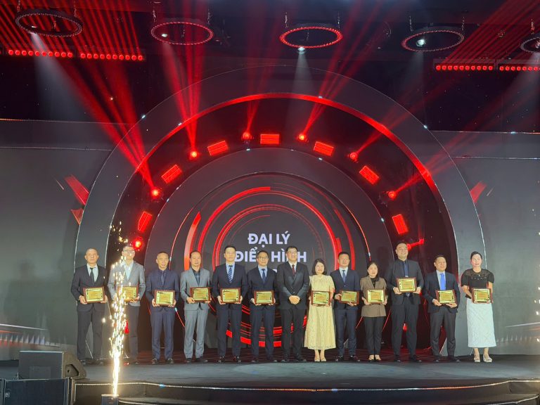 TOYOTA TỪ SƠN VINH DỰ ĐẠT DANH HIỆU “ĐẠI LÝ ĐIỂN HÌNH XUẤT SẮC 2025”