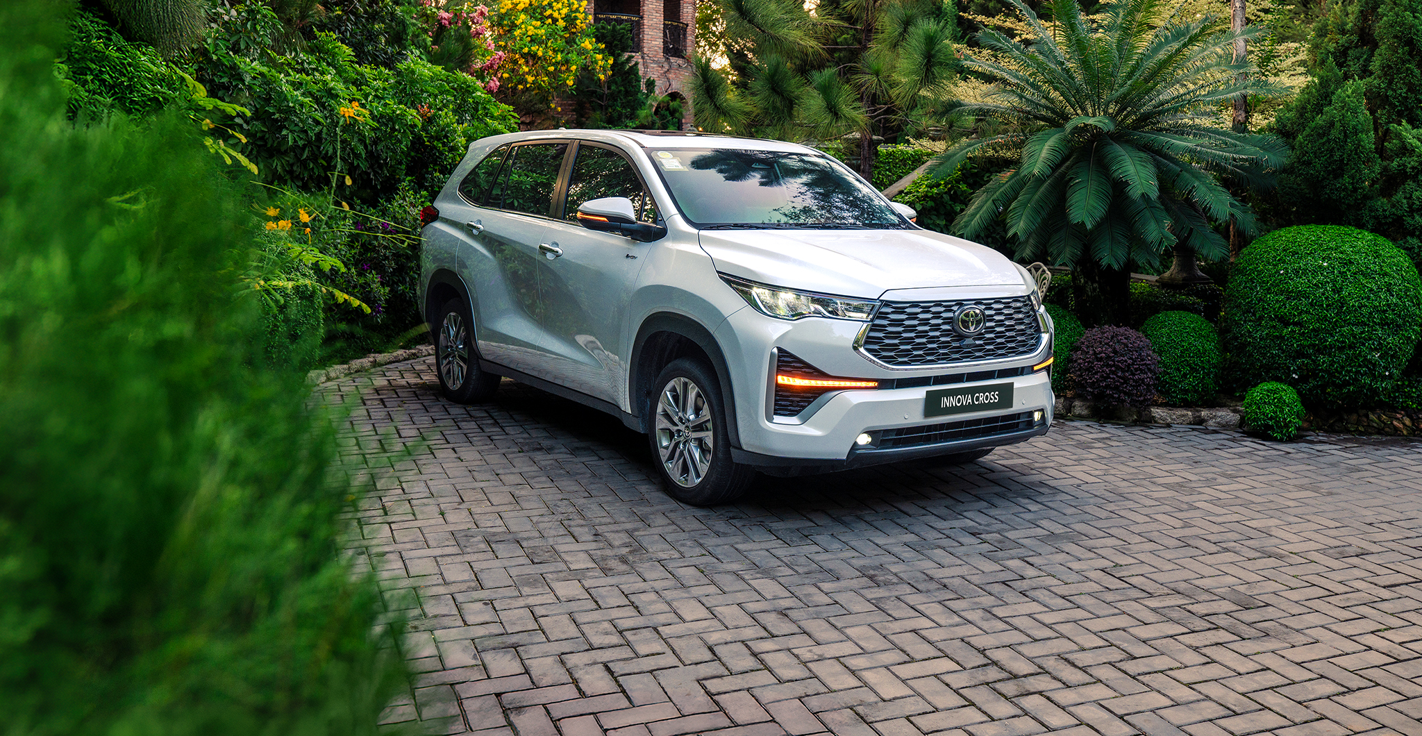 So sánh 3 phiên bản Toyota Innova Cross 2.0G 2.0V và 2.0 HEV