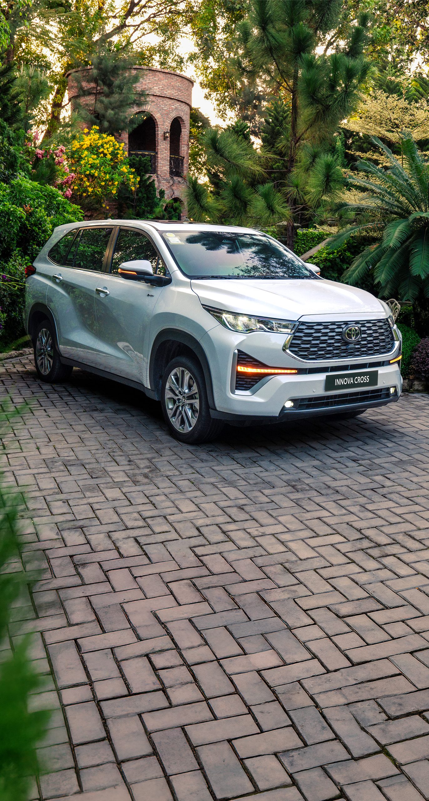 Ngoại thất Toyota Innova Cross 2026 thể thao lai SUV