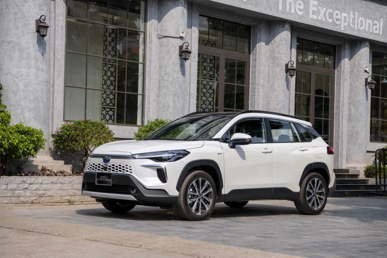 Toyota Corolla Cross 2026: Giá lăn bánh, ưu đãi tháng 10/2026 và đánh giá chi tiết