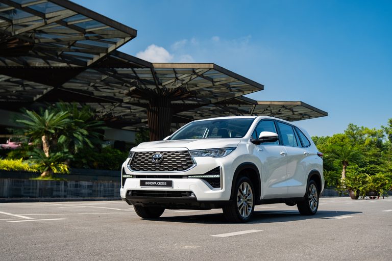So Sánh 3 Phiên Bản Toyota Innova Cross 2026: Nên Mua Bản G, V Hay Hybrid HEV?